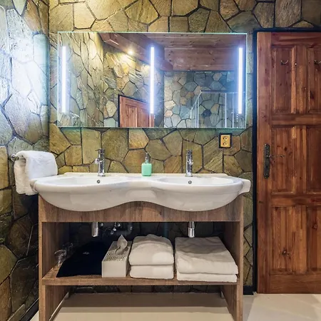 Sport-hotel Sibenicni Vrch מלון